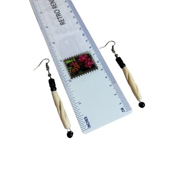 Bone Beaded Earrings Black and White Carved Hairpipe Native American Dangle - Picture 2 of 3